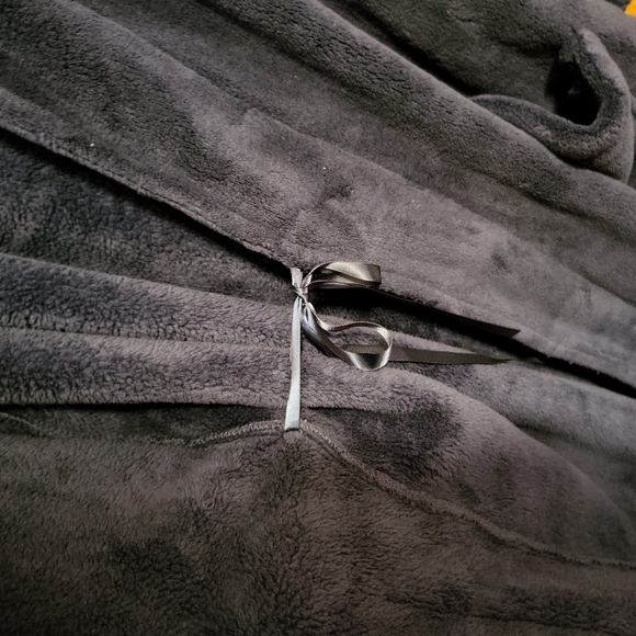 Plush Bath Robe - Picture 5 of 6